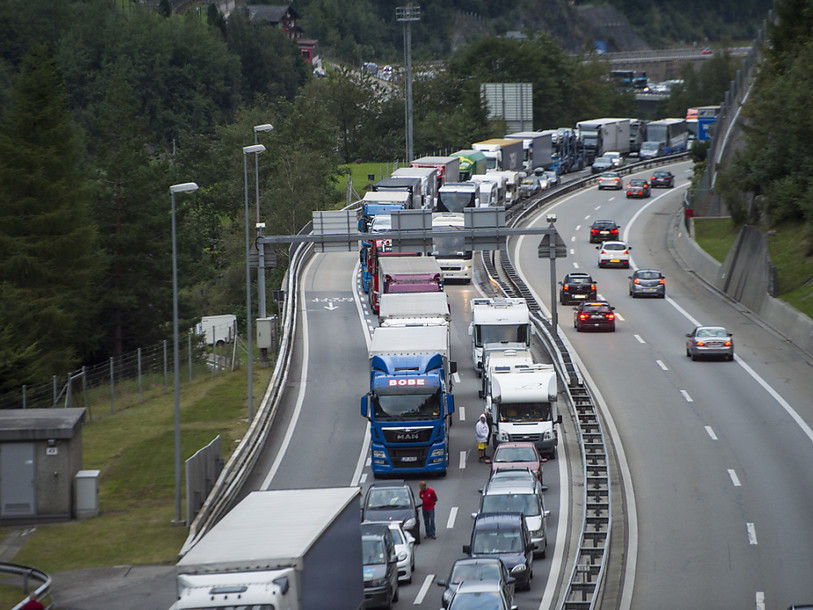 Tunnel du Gothard momentanément fermé dans les deux sens
