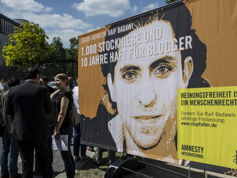 Prison et coups de fouet confirmés pour le blogueur Badaoui