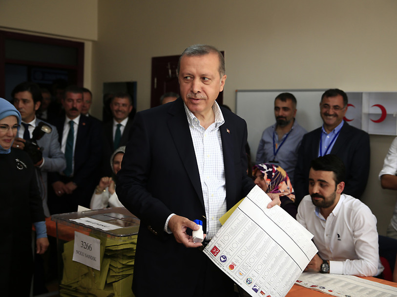 Législatives en Turquie: l'AKP d'Erdogan perd la majorité absolue