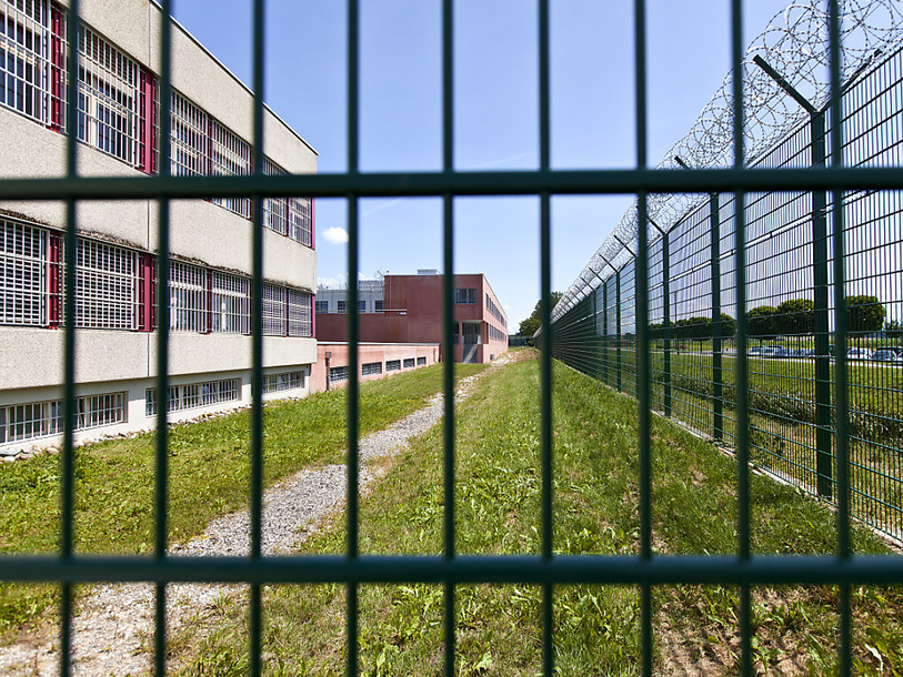 L'homme qui a égorgé son épouse à Fribourg comparaît en appel