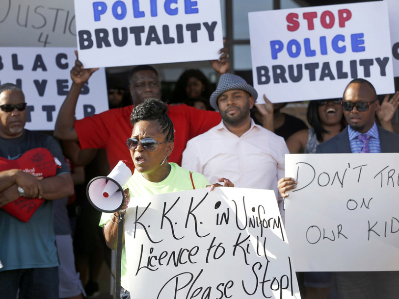 Démission d'un policier violent envers de jeunes Noirs au Texas