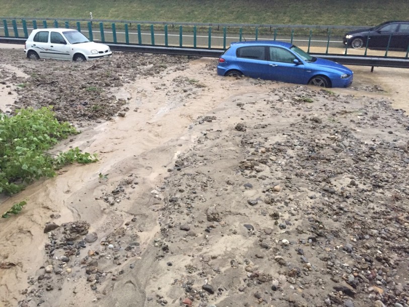 Inondations et routes coupées par les orages en Suisse orientale