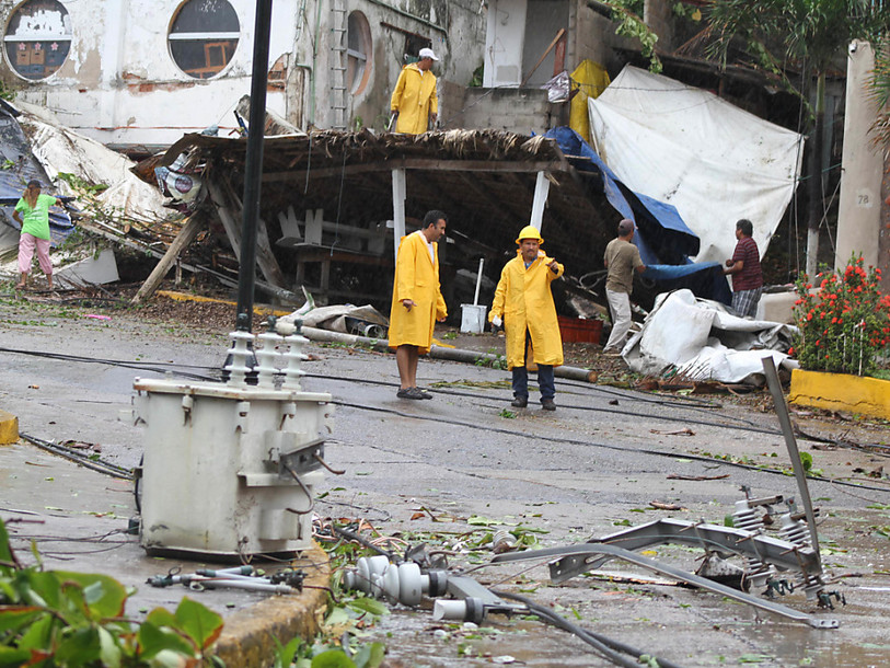 Mexique: la tempête tropicale Carlos se transforme en ouragan