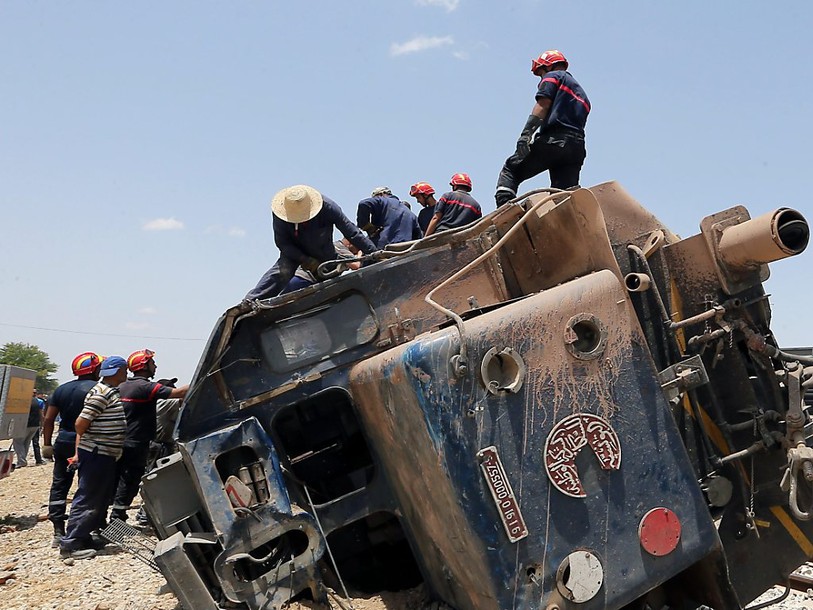 Accident entre un train et un camion en Tunisie: 17 tués