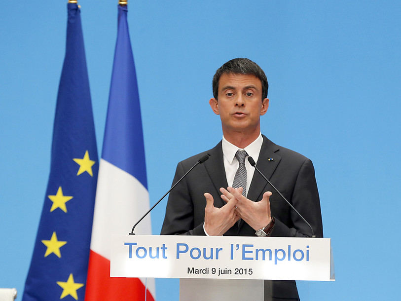 Tollé en France après le passage en force sur la loi Macron