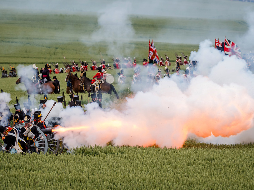 Bicentenaire de Waterloo: les armes ont à nouveau parlé
