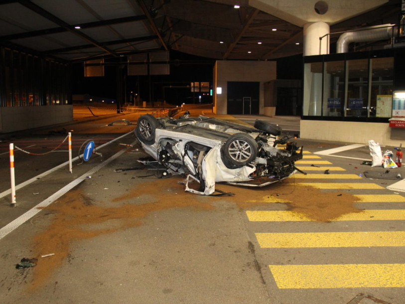 Un automobiliste s'écrase contre la douane de Boncourt (JU)