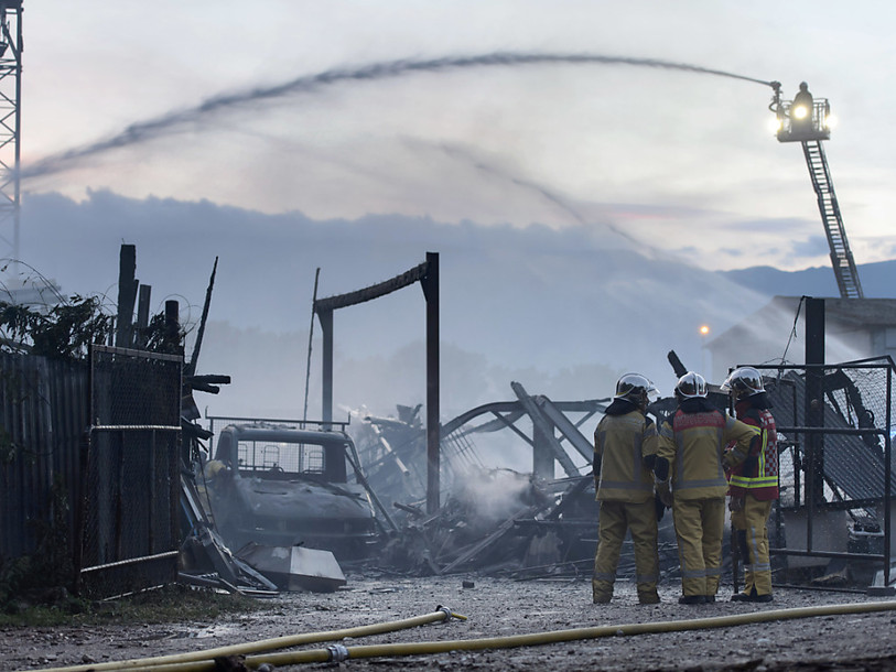 Violent incendie: un entrepôt totalement détruit