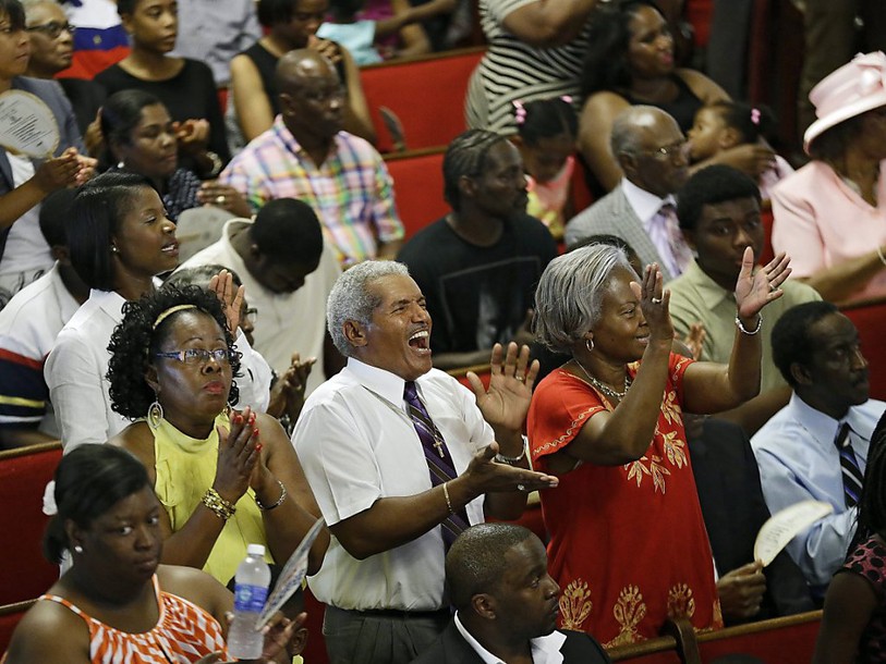 Premier service religieux à l'église de Charleston depuis la tuerie