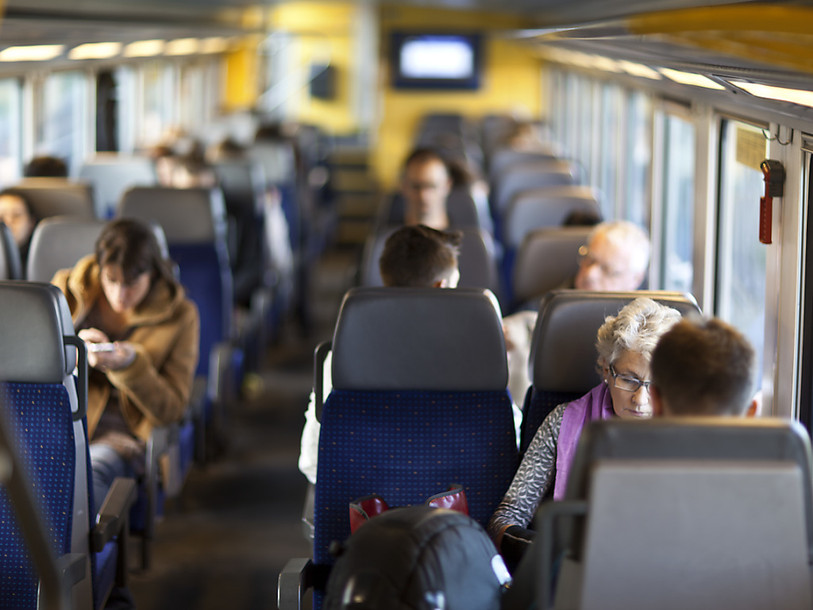 Les Suisses se déplacent toujours plus loin pour aller au travail