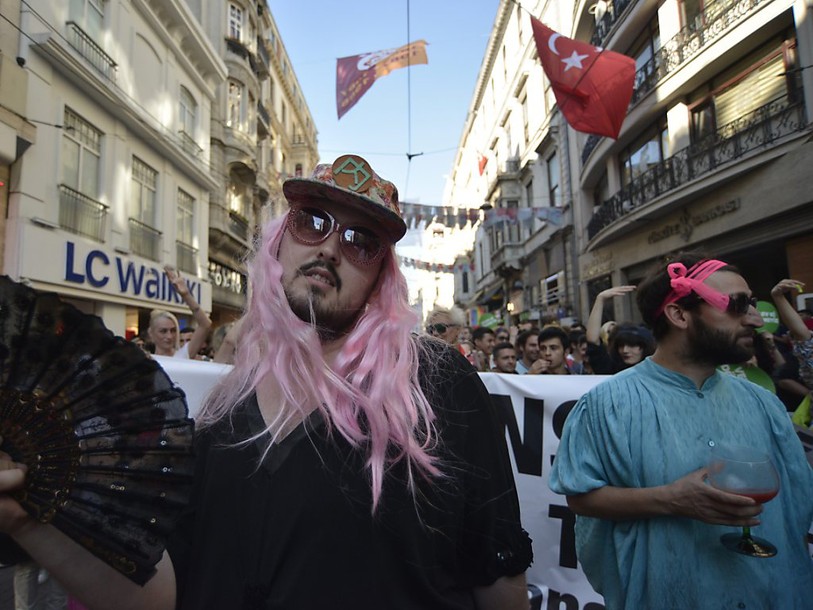 La police turque réprime violemment une gay pride à Istanbul