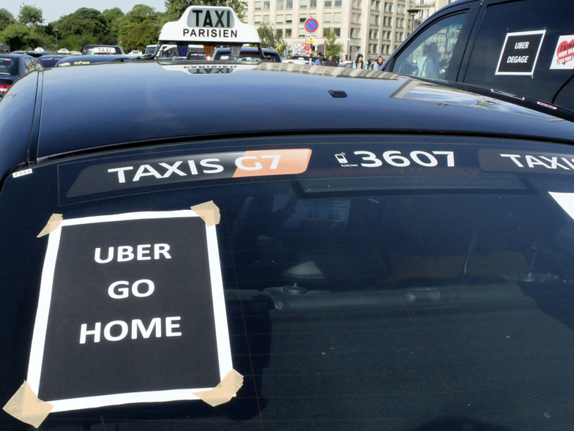 Les deux dirigeants d'Uber France en garde à vue