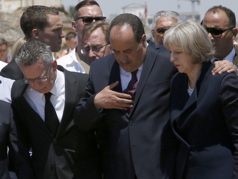 Attentat en Tunisie: hommages et premières arrestations
