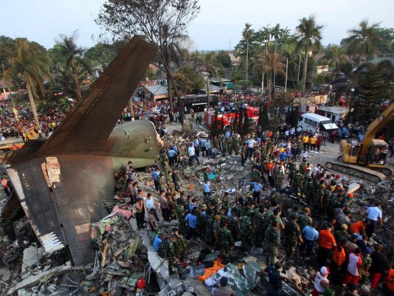 Au moins 116 morts dans le crash d'un avion militaire en Indonésie