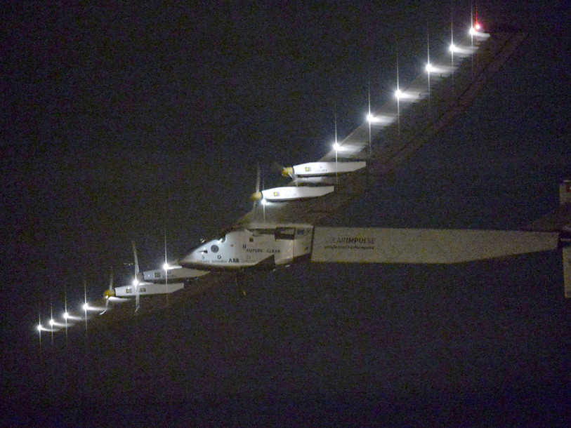 Solar Impulse s'approche d'Hawaï après des heures 