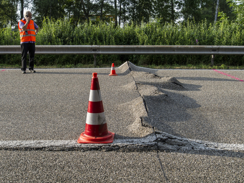 Des orages violents font des blessés - Rails et routes déformées