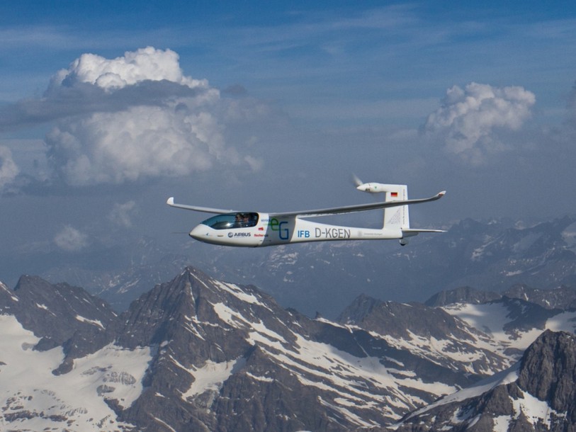 Un avion à piles traverse pour la première fois les Alpes
