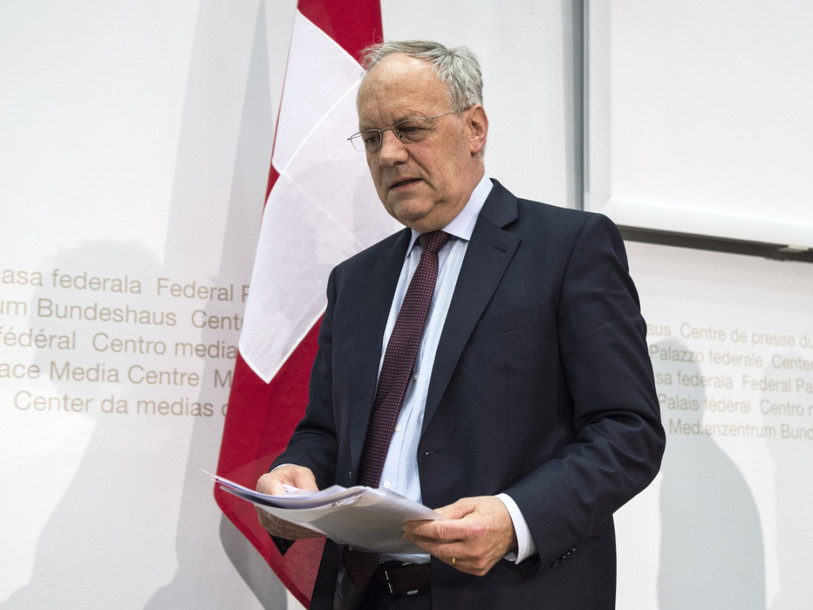 Johann Schneider-Ammann signe un accord dans la formation