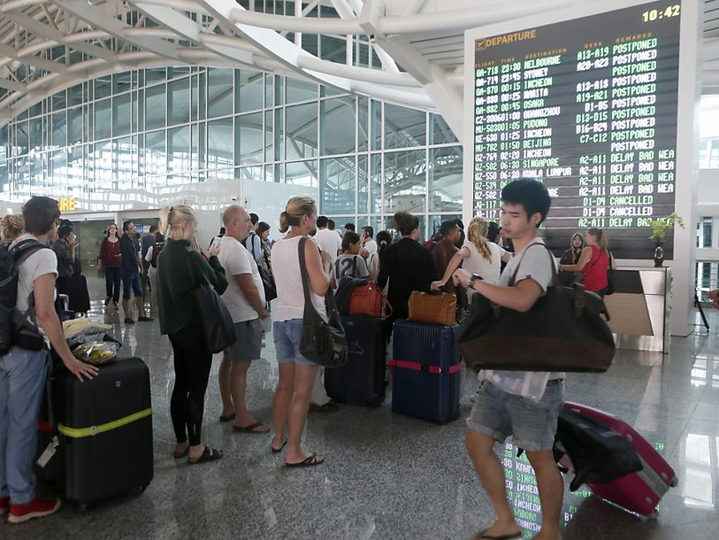 Eruption volcanique: des milliers de touristes bloqués à Bali