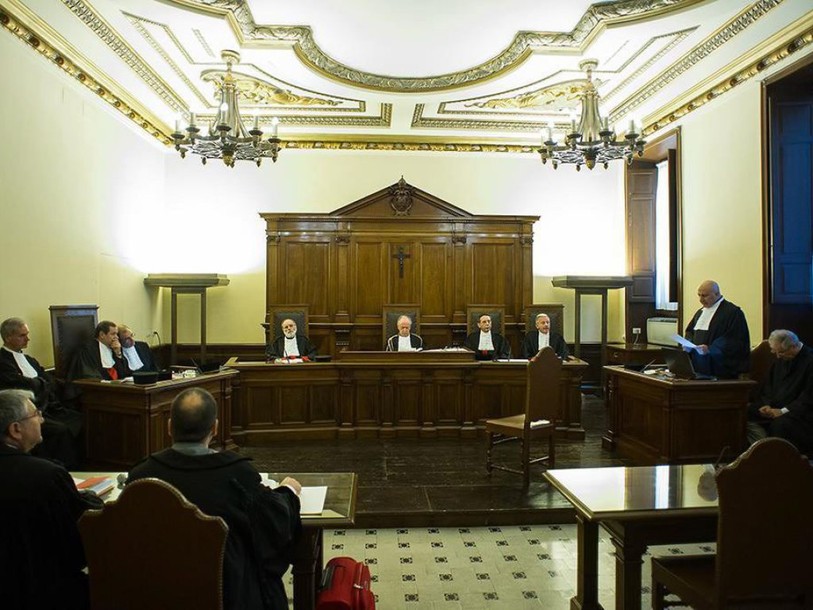 Procès pour pédophilie au Vatican: l'accusé hospitalisé