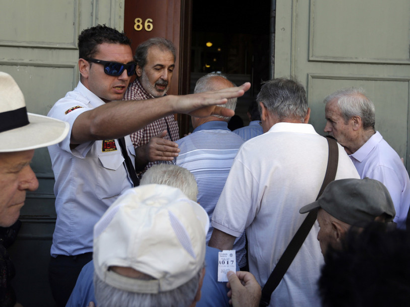 La Grèce rouvre ses banques et augmente sa TVA