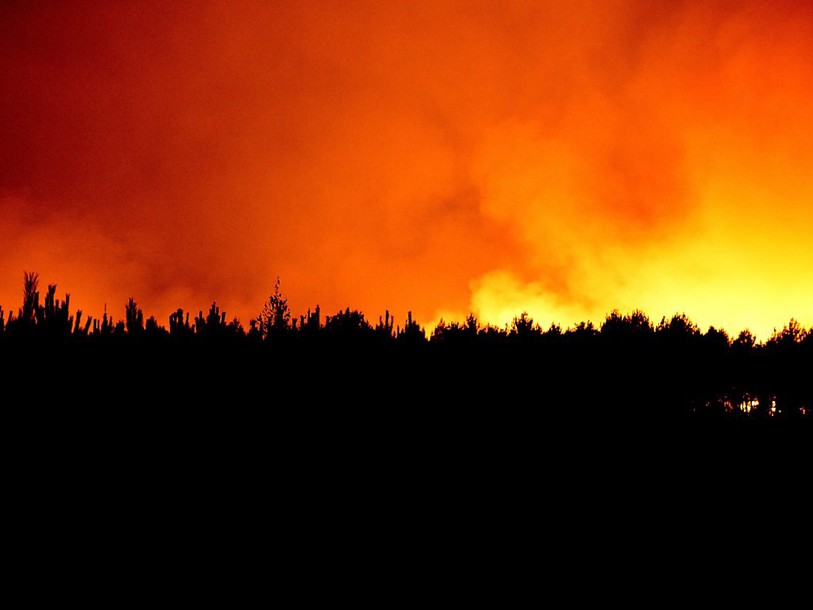 Le feu près de Bordeaux stabilisé
