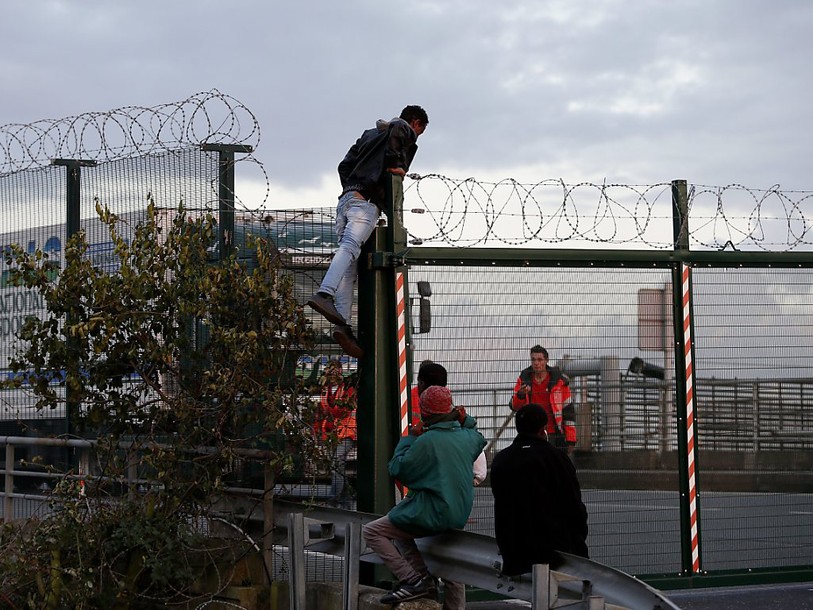 Eurotunnel: 1700 tentatives d'intrusion dans la nuit, un CRS blessé