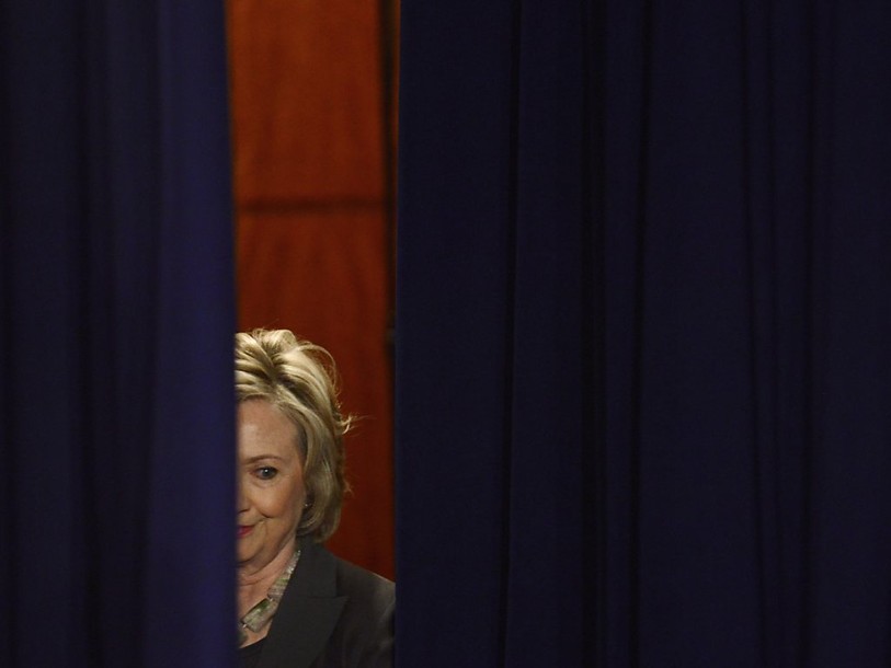 Emails de Hillary Clinton: le FBI enquête sur les serveurs