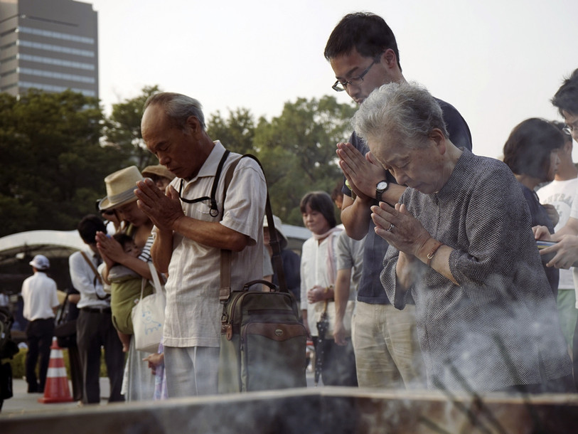 Un Japon divisé sur son avenir militaire commémore Hiroshima