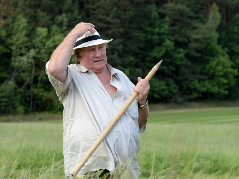 Ukraine: Depardieu et une dizaine d'artistes russes sur liste noire