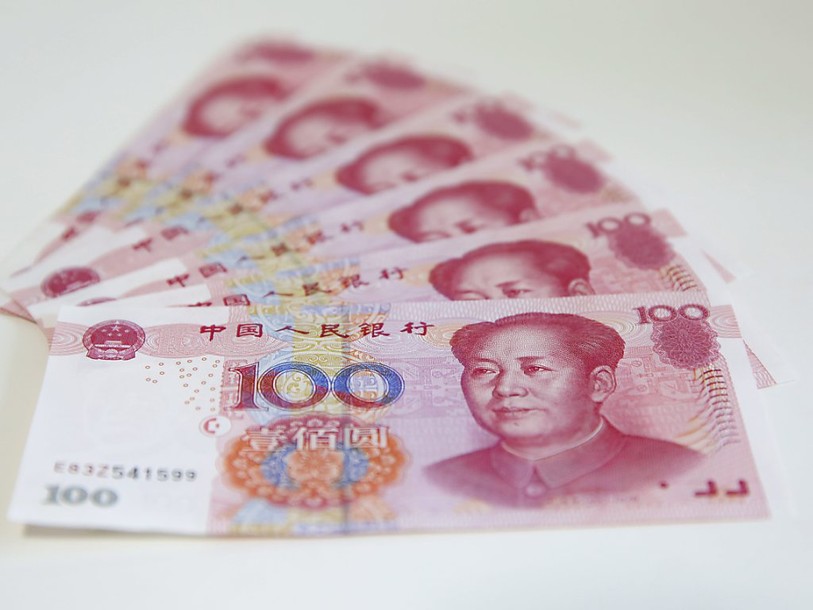 La Chine abaisse de nouveau fortement le cours de référence du yuan