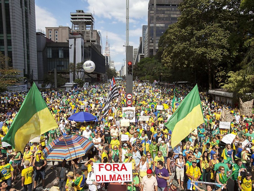 900'000 manifestants exigent le départ de la présidente brésilienne