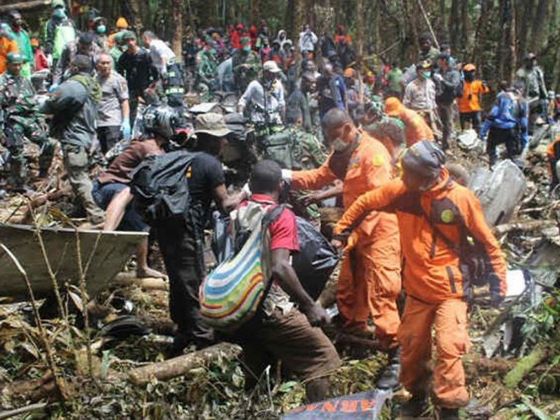 Boîtes noires retrouvées sur le site du crash en Papouasie