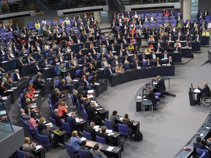 Le parlement allemand approuve le plan d'aide à la Grèce