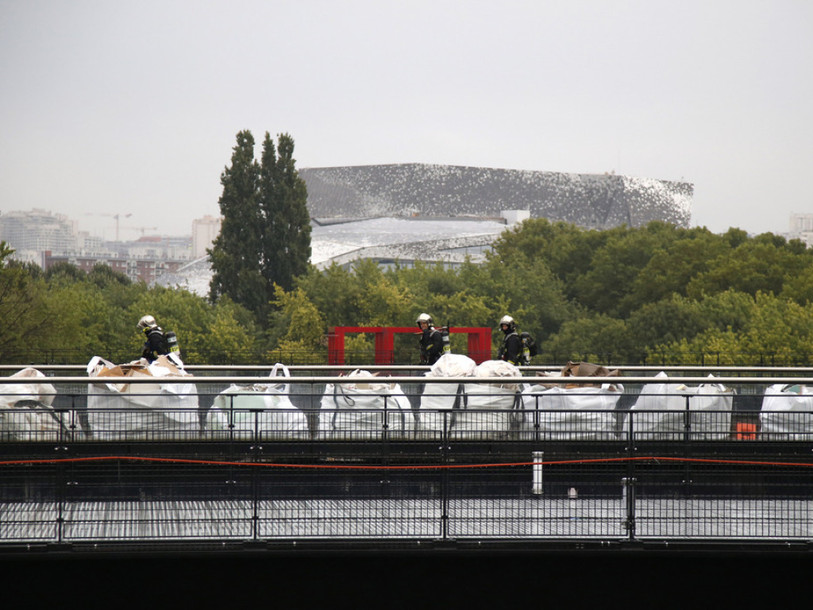 Violent incendie dans un bâtiment de la Cité des sciences à Paris