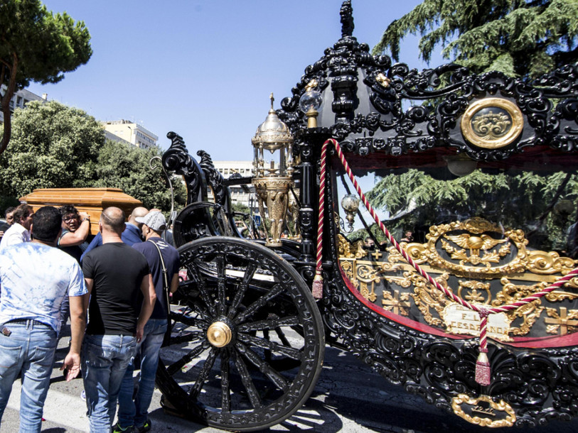 A Rome, les funérailles triomphales d'un boss mafieux passent mal