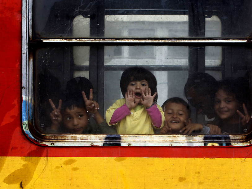 Des milliers de migrants avancent vers l'UE par la Macédoine