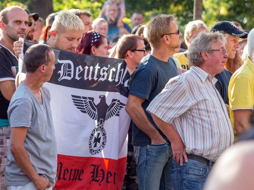 Angela Merkel dénonce les manifestations contre les réfugiés