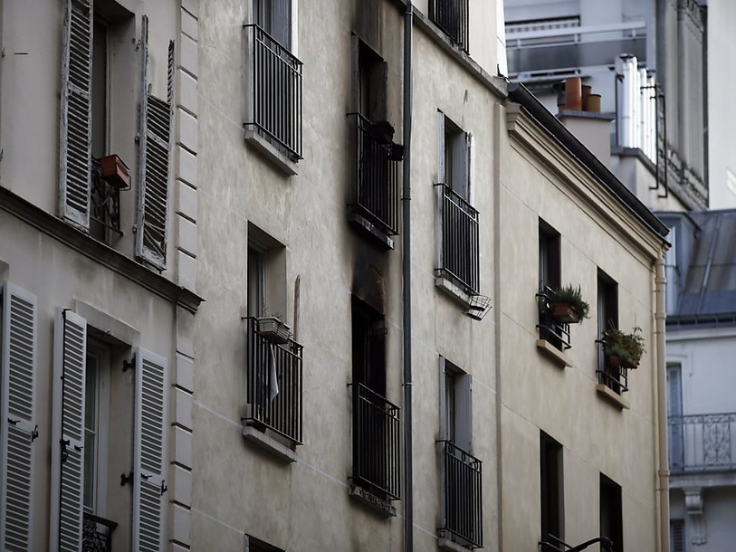 Huit morts dans l'incendie d'un immeuble à Paris