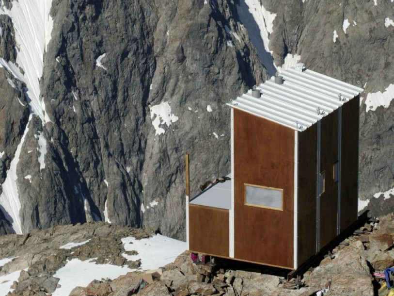 Il va aux toilettes la nuit en montagne et chute mortellement