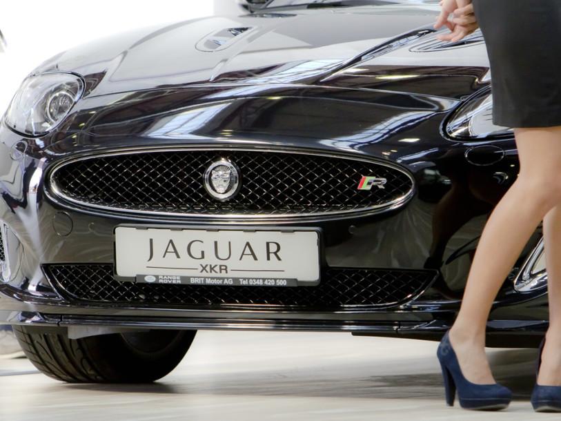 Ils creusent un tunnel pour fuir l'école et acheter une Jaguar
