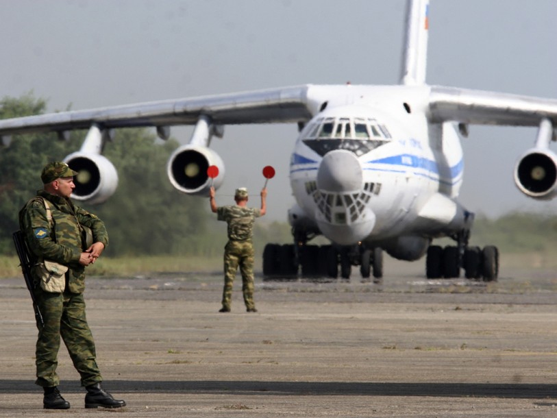 Syrie: des conseillers militaires russes présents, selon Moscou