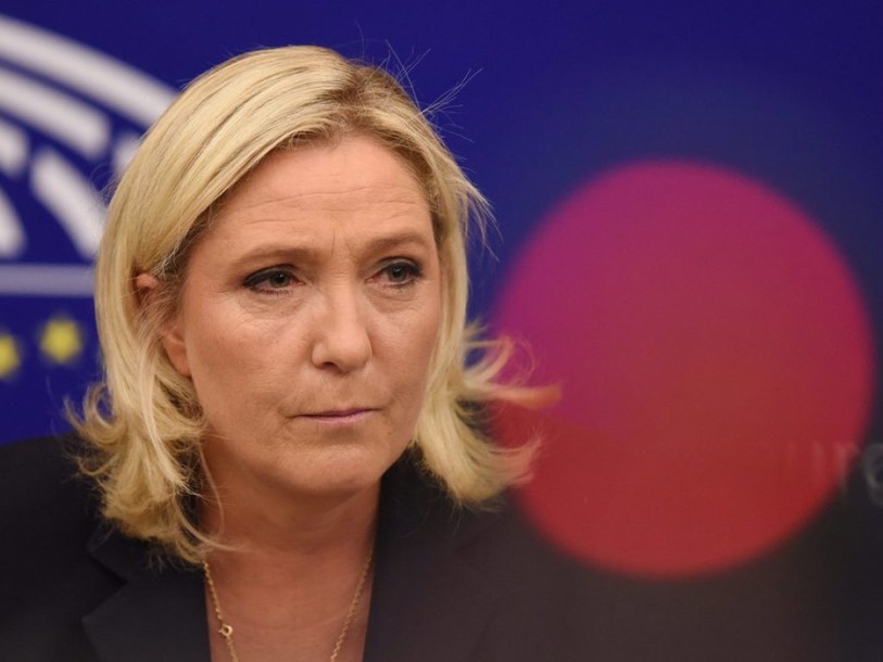 Le FN mis en examen en France pour le financement de ses campagnes