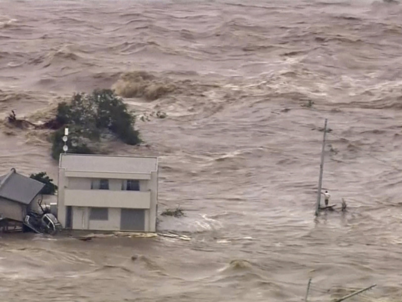 Japon: trois morts et au moins 26 disparus dans les inondations