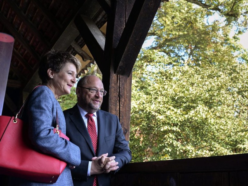 Le président du Parlement européen loue la Suisse devant le PS
