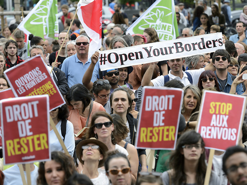 Plus de 700 manifestants à Genève pour l'ouverture des frontières