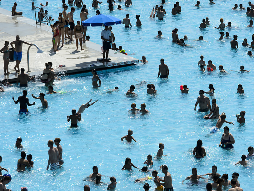 Les baigneurs ont afflué dans les piscines helvétiques