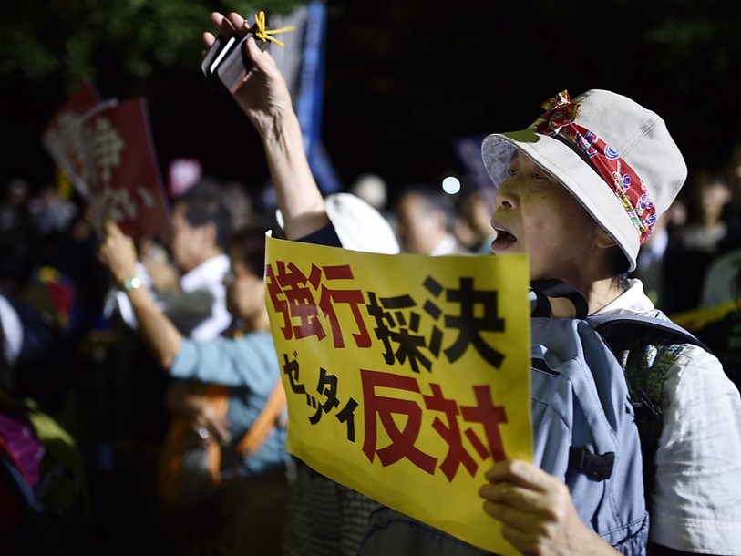 Tokyo adopte des lois de défense controversées
