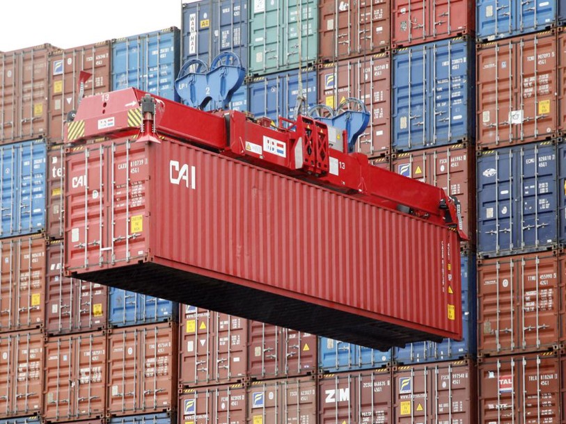 Les exportations et les importations poursuivent leur recul en août