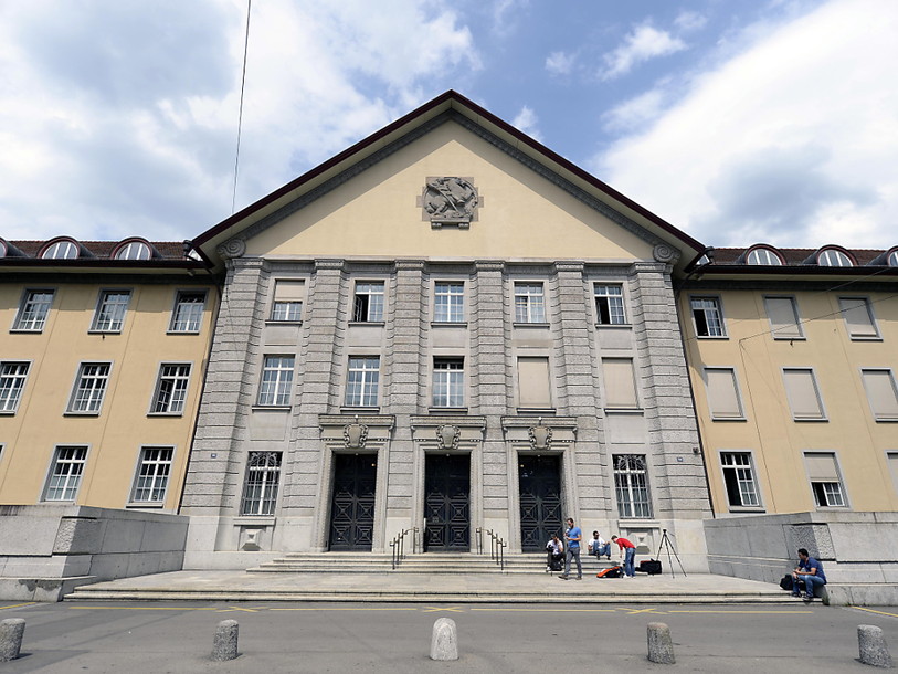Couple accusé d'avoir châtié son bébé à mort à Zurich